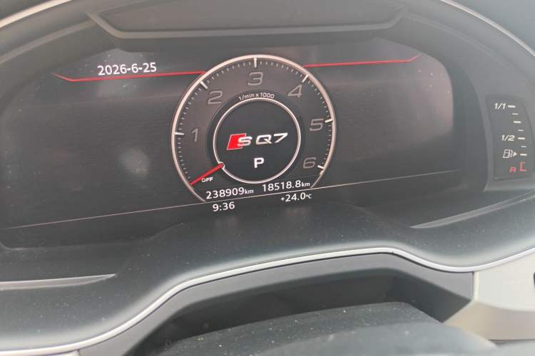 Used Audi Q7 2016 40 TFSI S line Sport Edition Odometer Close Up