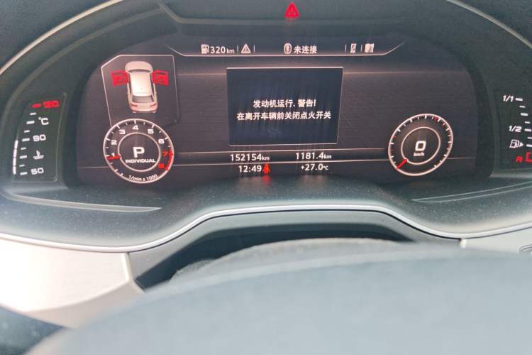 Used Audi Q7 2016 40 TFSI Comfort Model Odometer Close Up