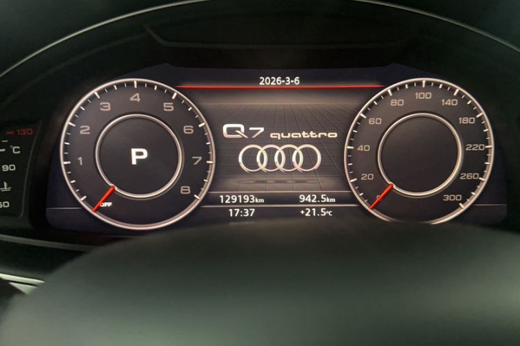 Used Audi Q7 2016 45 TFSI Technology Edition Odometer Close Up