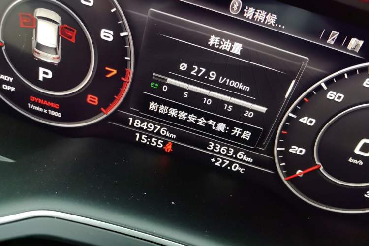 Used Audi Q7 2016 40 TFSI Comfort Model Odometer Close Up