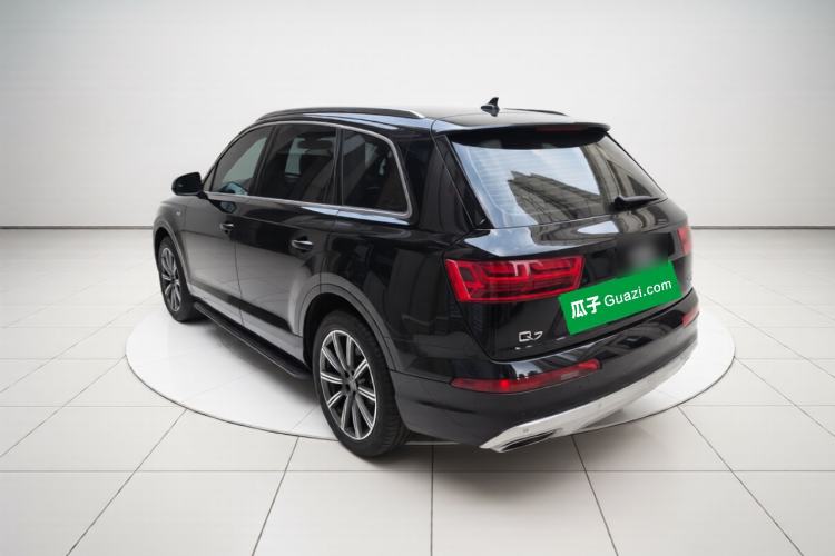 Used Audi Q7 2016 40 TFSI Comfort Model Rear Left 45 Deg