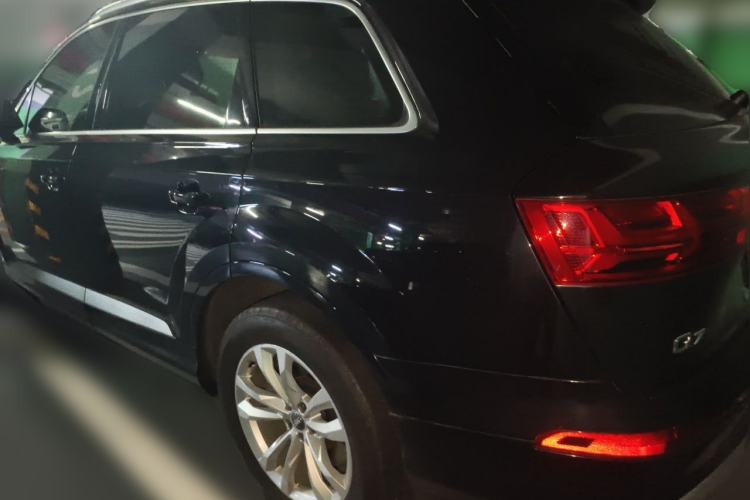 Used Audi Q7 2016 40 TFSI Comfort Model Rear Left 45 Deg