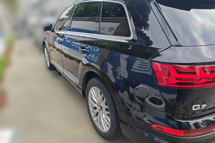 Used Audi Q7 2016 40 TFSI Comfort Model Rear Left 45 Deg