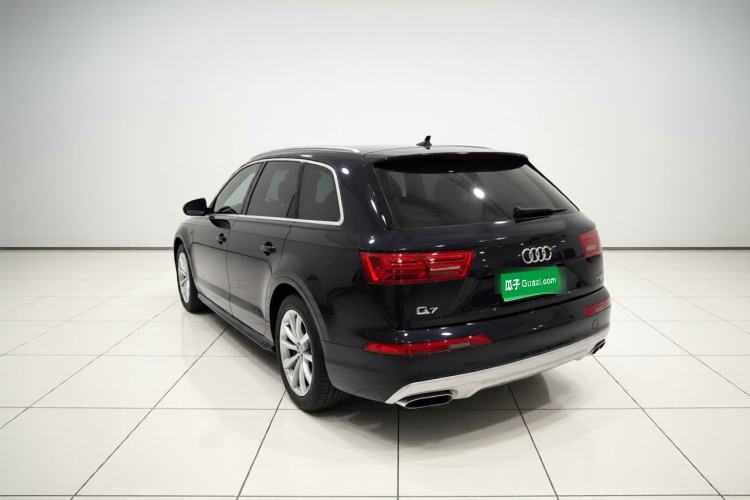 Used Audi Q7 2016 40 TFSI Comfort Model Rear Left 45 Deg