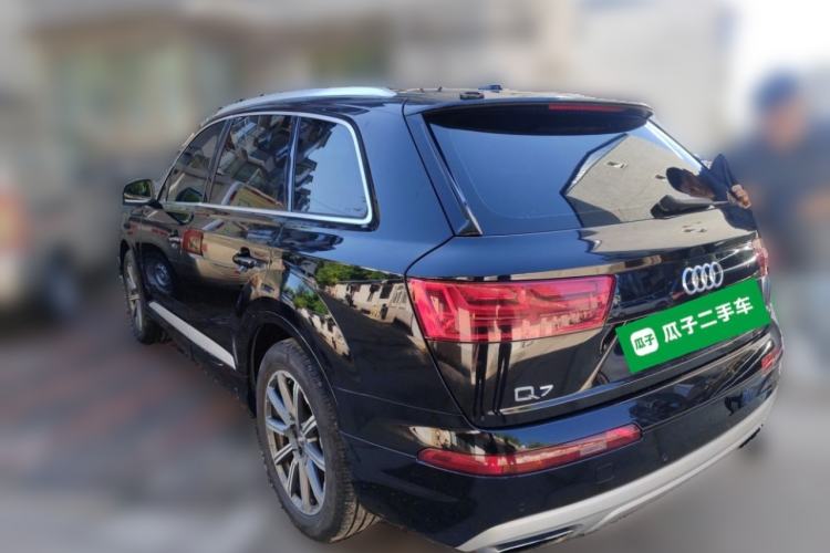 Used Audi Q7 2016 40 TFSI Comfort Model Rear Left 45 Deg