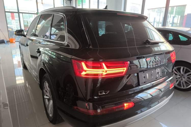 Used Audi Q7 2016 45 TFSI Technology Edition Rear Left 45 Deg