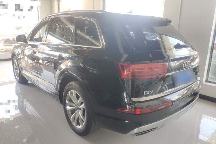 Used Audi Q7 2016 40 TFSI Comfort Model Rear Left 45 Deg