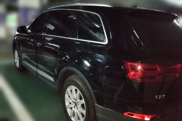 Used Audi Q7 2016 40 TFSI Comfort Model Rear Left 45 Deg