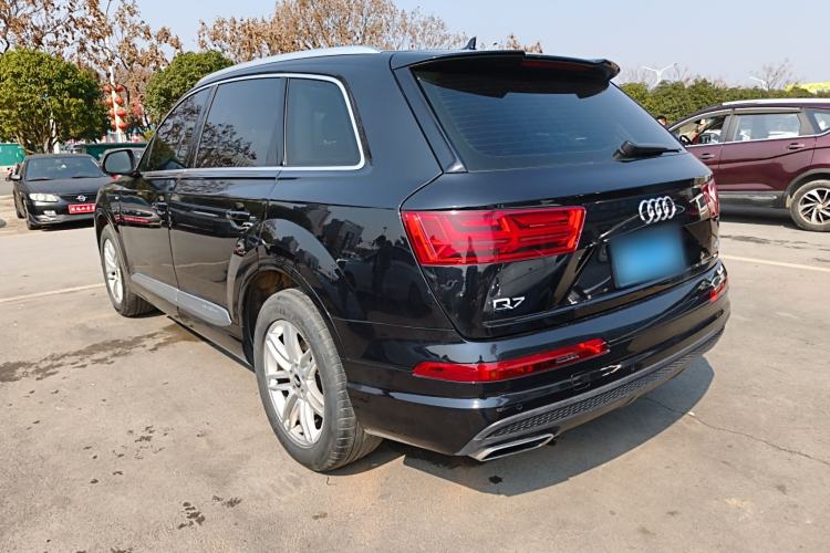 Used Audi Q7 2016 40 TFSI Comfort Model Rear Left 45 Deg