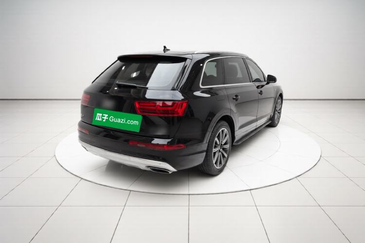 Used Audi Q7 2016 40 TFSI Comfort Model Rear Right 45 Deg