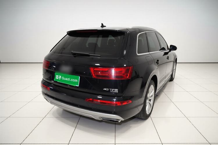 Used Audi Q7 2016 40 TFSI Comfort Model Rear Right 45 Deg