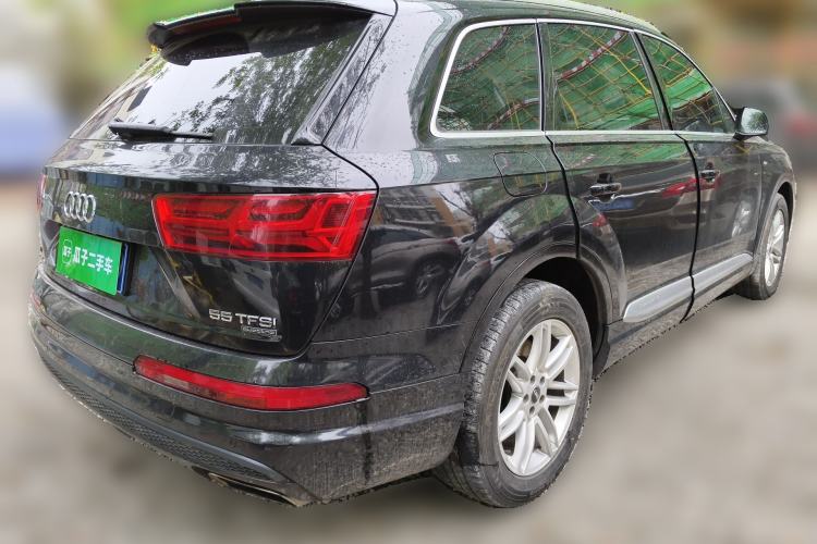 Used Audi Q7 2016 40 TFSI Comfort Model Rear Right 45 Deg