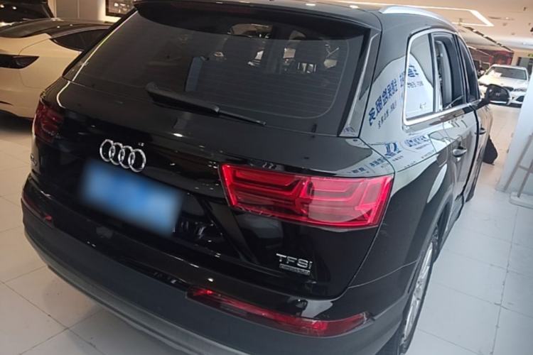 Used Audi Q7 2016 40 TFSI U.S. Specification Rear Right 45 Deg