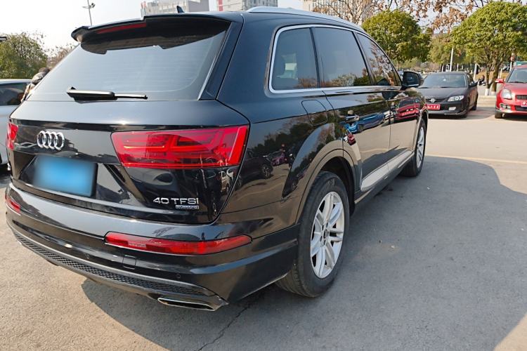 Used Audi Q7 2016 40 TFSI Comfort Model Rear Right 45 Deg