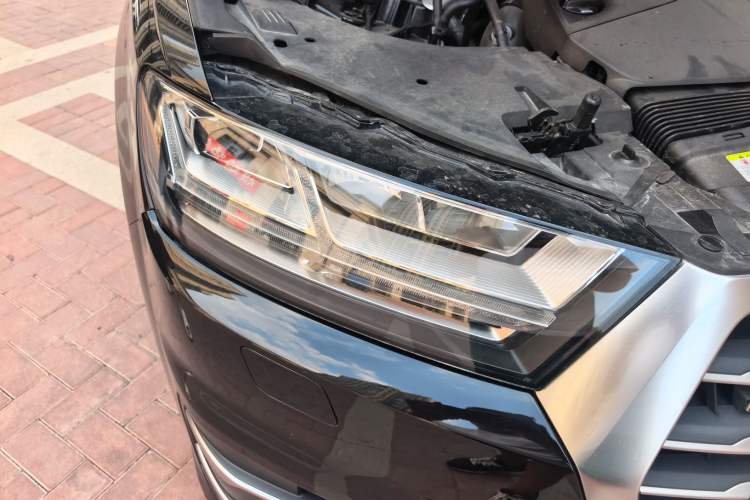 Used Audi Q7 2016 40 TFSI Comfort Model Right Front Headlight