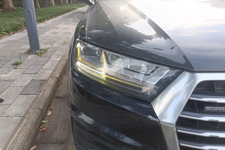 Used Audi Q7 2016 40 TFSI Comfort Model Right Front Headlight