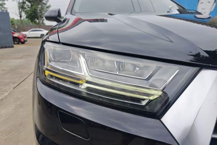 Used Audi Q7 2016 40 TFSI Comfort Model Right Front Headlight