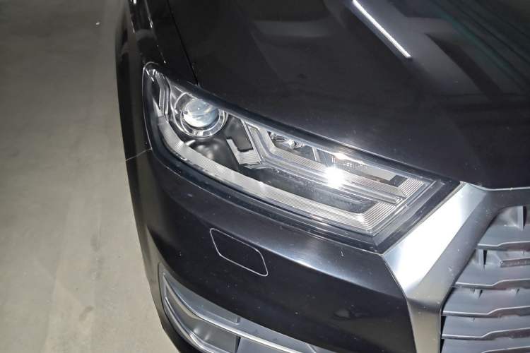 Used Audi Q7 2016 40 TFSI Comfort Model Right Front Headlight