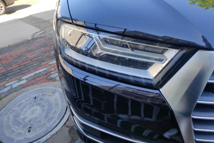 Used Audi Q7 2016 40 TFSI Comfort Model Right Front Headlight