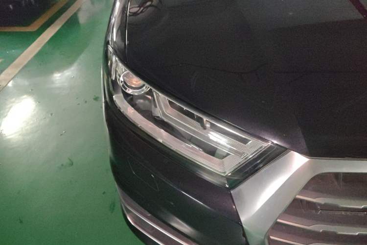 Used Audi Q7  Right Front Headlight