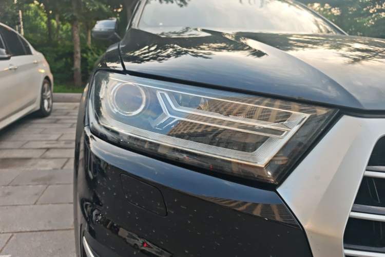 Used Audi Q7 2016 40 TFSI Comfort Model Right Front Headlight