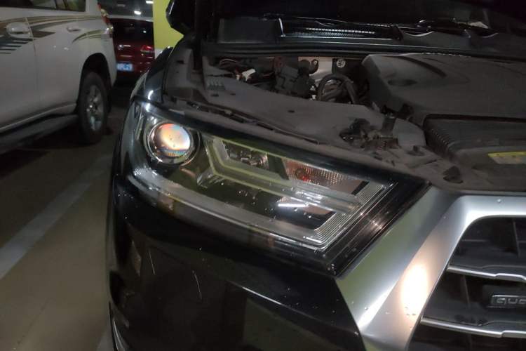 Used Audi Q7 2016 40 TFSI Comfort Model Right Front Headlight