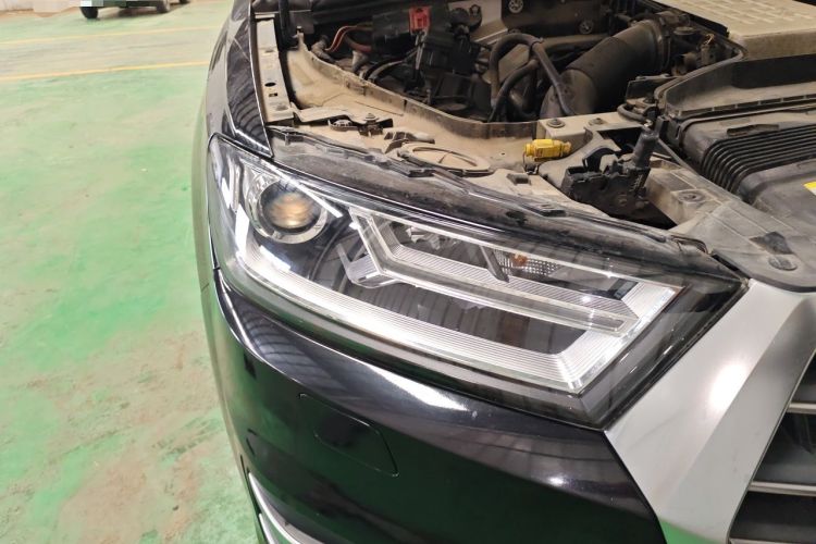 Used Audi Q7 2016 40 TFSI Comfort Model Right Front Headlight