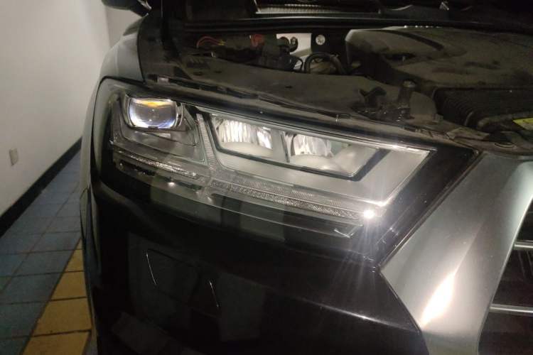 Used Audi Q7 2016 40 TFSI S line Sport Edition Right Front Headlight