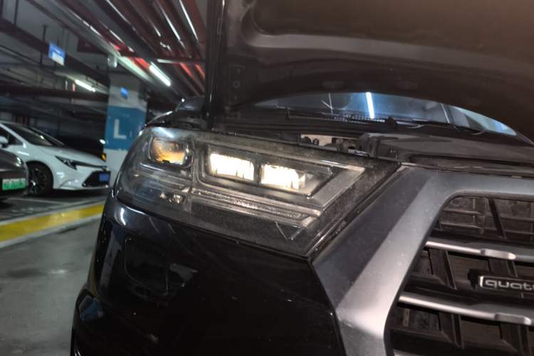Used Audi Q7 2016 40 TFSI Comfort Model Right Front Headlight