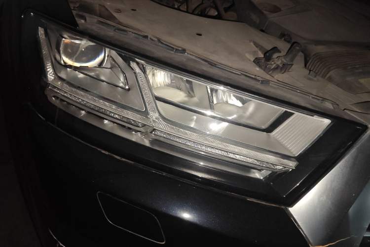 Used Audi Q7 2016 40 TFSI Comfort Model Right Front Headlight