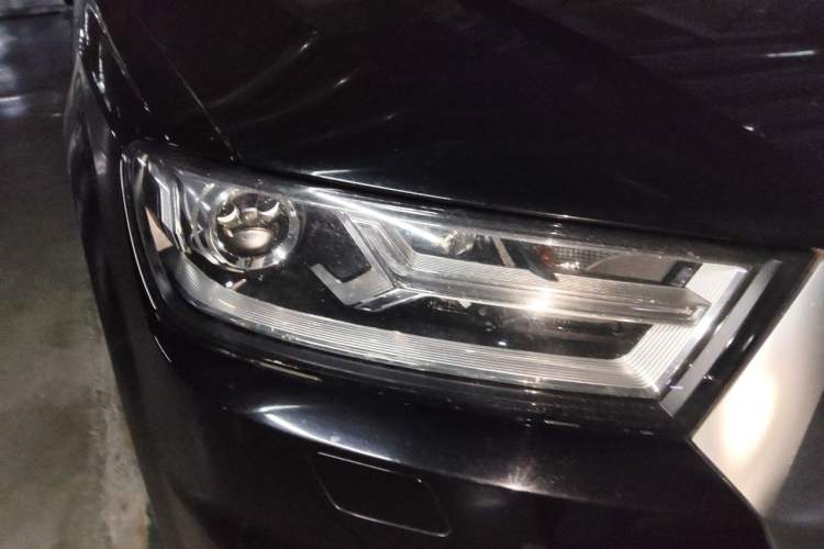 Used Audi Q7 2016 40 TFSI Comfort Model Right Front Headlight