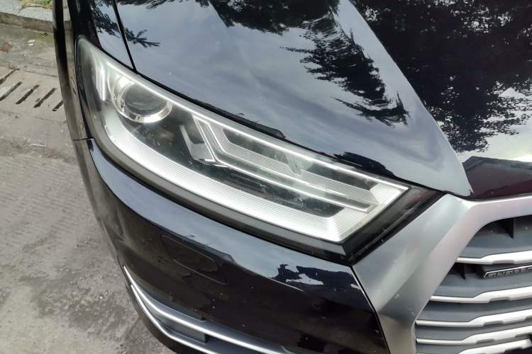 Used Audi Q7 2016 40 TFSI Comfort Model Right Front Headlight