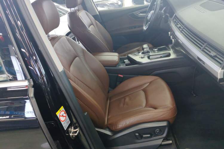Used Audi Q7 2016 45 TFSI Technology Edition Right Front Seat