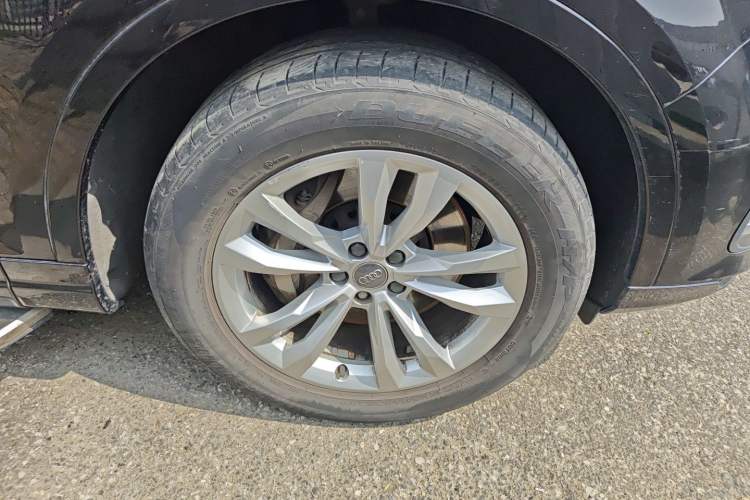 Used Audi Q7 2016 40 TFSI Comfort Model Right Front Wheel Hub