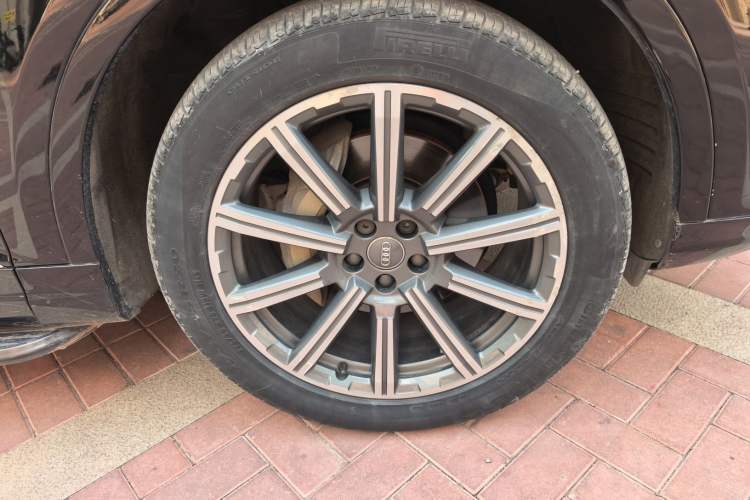 Used Audi Q7 2016 40 TFSI Comfort Model Right Front Wheel Hub