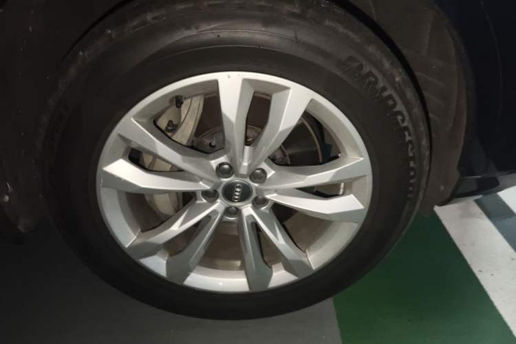 Used Audi Q7 2016 40 TFSI Comfort Model Right Front Wheel Hub