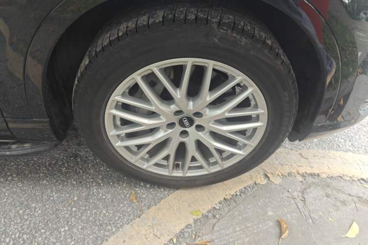 Used Audi Q7 2016 45 TFSI S line Sport Edition Right Front Wheel Hub