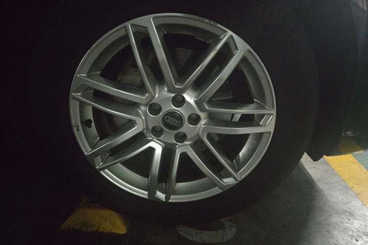 Used Audi Q7 2016 40 TFSI Comfort Model Right Front Wheel Hub