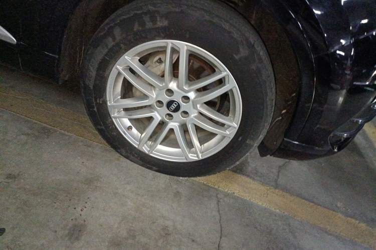 Used Audi Q7 2016 40 TFSI S line Sport Edition Right Front Wheel Hub