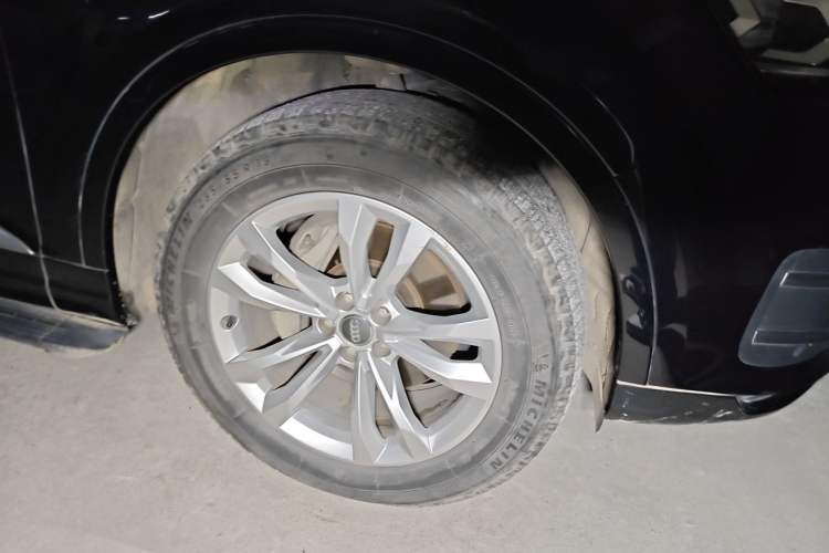 Used Audi Q7 2016 40 TFSI Comfort Model Right Front Wheel Hub