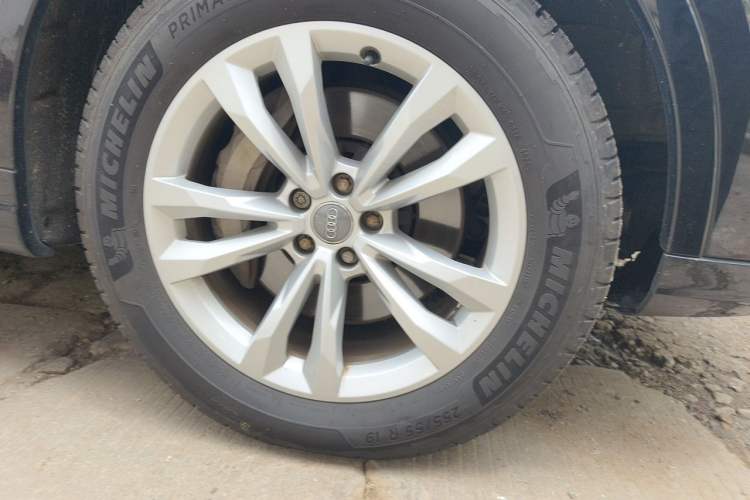 Used Audi Q7 2016 45 TFSI Technology Edition Right Front Wheel Hub