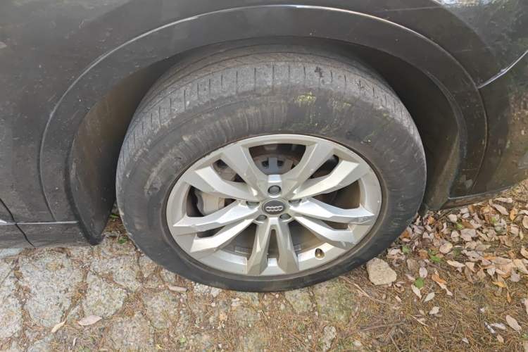 Used Audi Q7 2016 45 TFSI Technology Edition Right Front Wheel Hub