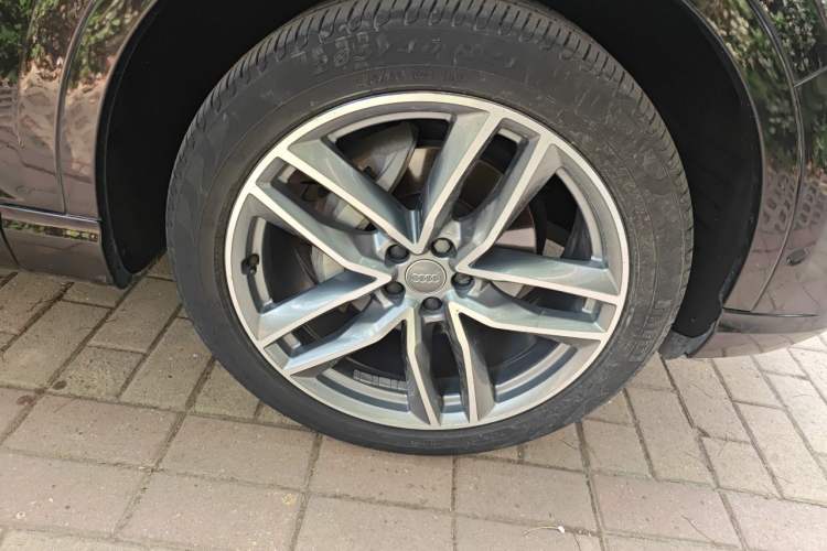 Used Audi Q7 2016 40 TFSI Comfort Model Right Front Wheel Hub