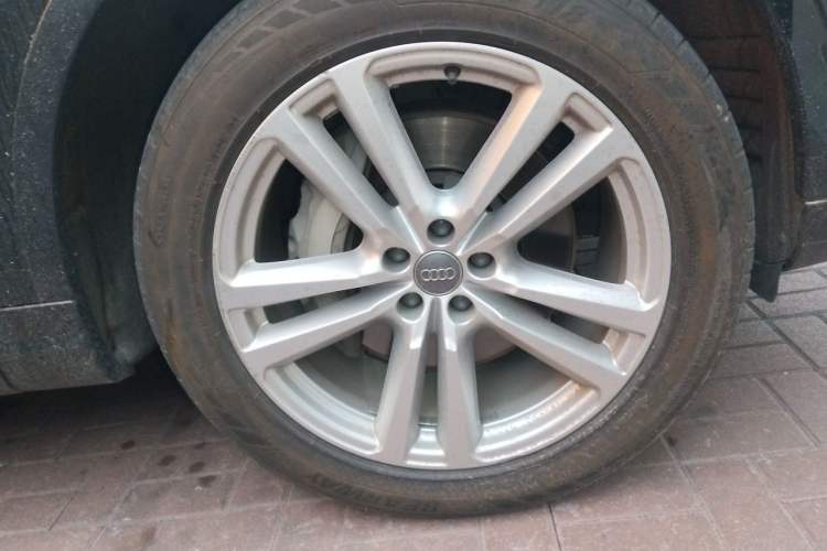 Used Audi Q7 2016 45 TFSI Technology Edition Right Front Wheel Hub