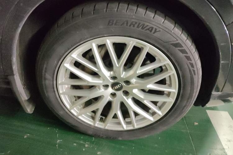 Used Audi Q7 2016 45 TFSI S line Sport Edition Right Front Wheel Hub