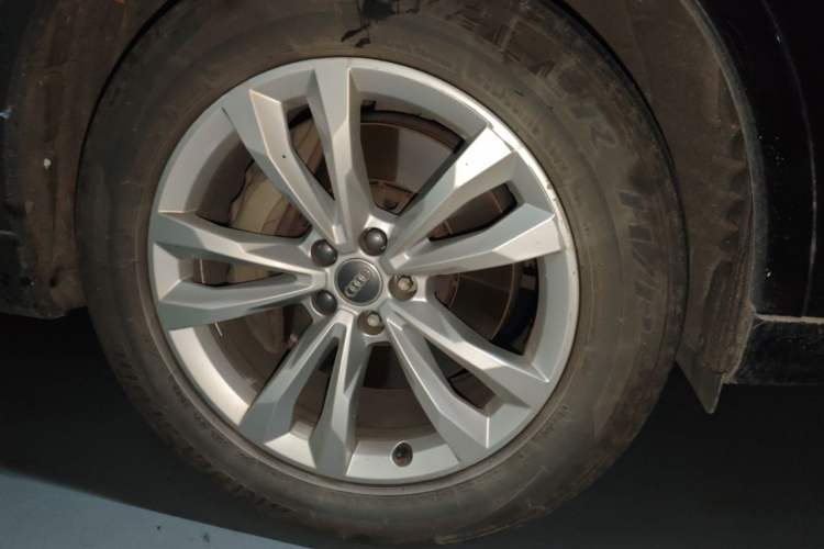 Used Audi Q7 2016 45 TFSI Technology Edition Right Front Wheel Hub