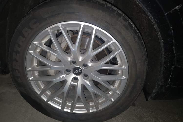 Used Audi Q7 2016 45 TFSI S line Sport Edition Right Front Wheel Hub