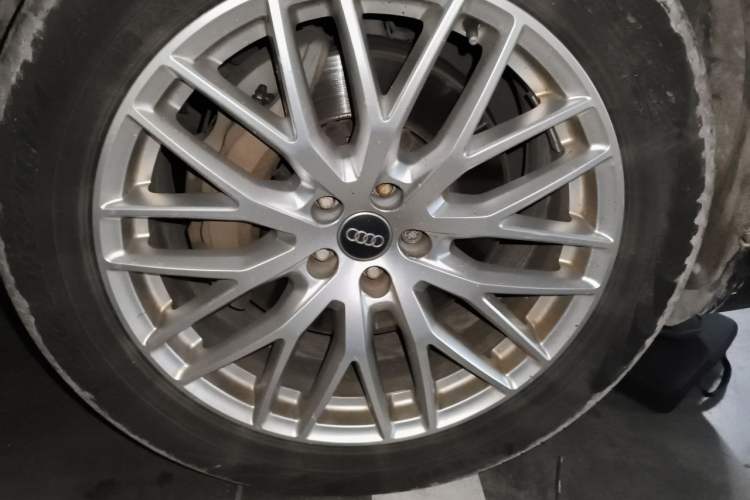 Used Audi Q7 2016 45 TFSI S line Sport Edition Right Front Wheel Hub