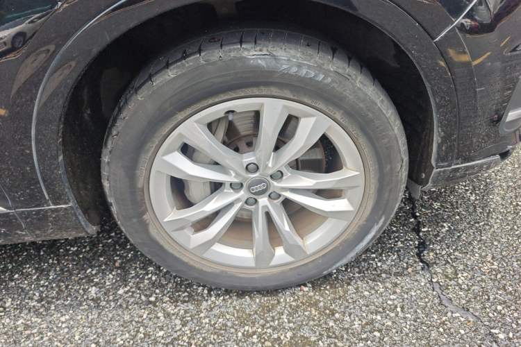 Used Audi Q7 2016 40 TFSI Comfort Model Right Front Wheel Hub