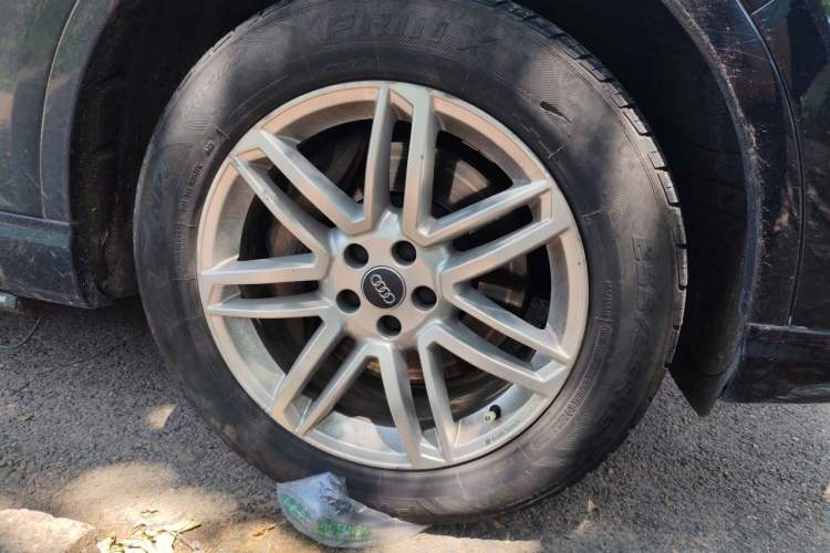 Used Audi Q7 2016 40 TFSI Comfort Model Right Front Wheel Hub